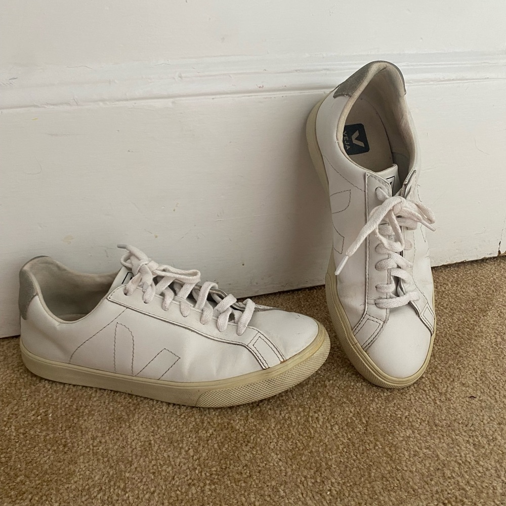 Veja Esplar Stitched Logo Leather Low-Top Sneakers, Women’s Size 8 — White Gray